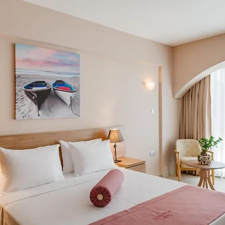Olivia Palm Hotel